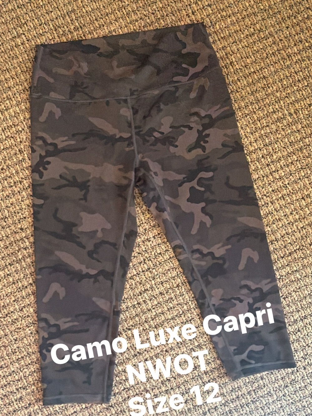 ZYIA Active Camo Luxe Capri 
New!